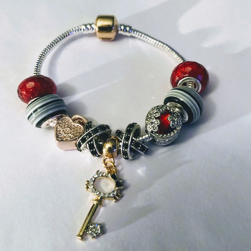 Hello Kitty Locket Dangle Charm Beaded Bracelet